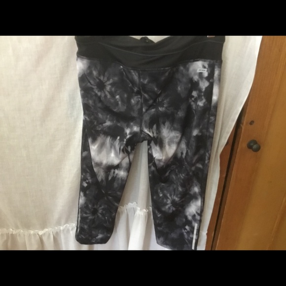 Danskin Now Fitted Yoga Capri Multi Small 4-6 color Multi - Picture 2 of 6